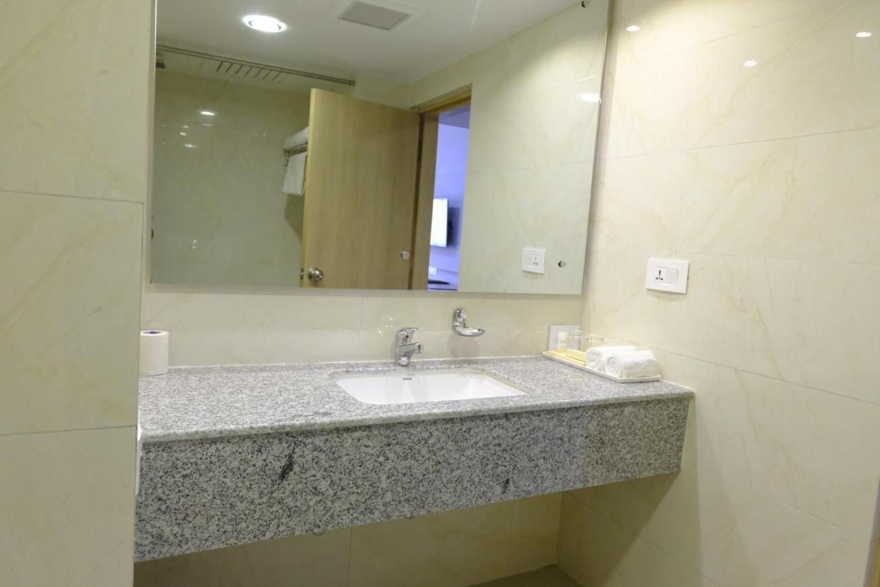 Hotel Nirvana By Luxury International Paklihwa Kültér fotó